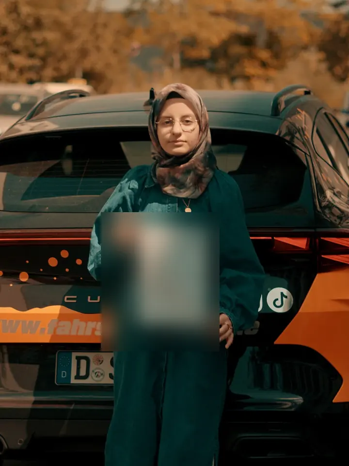 Fahrschüler der Fahrschule S.U.V. mit bestandenem Führerschein